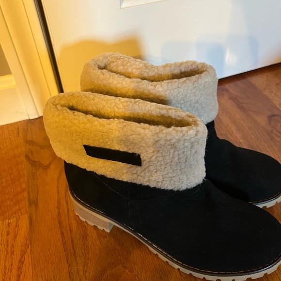 Fold over black boots - Picture 1 of 3